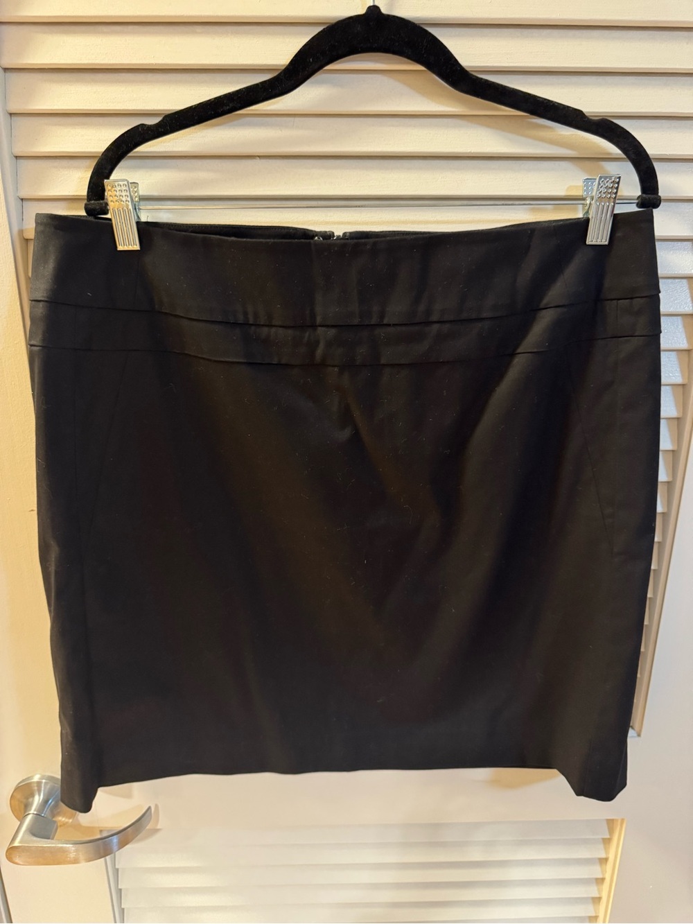 Ann Taylor Classic Black Women's Pencil Skirt - Professional Office Style